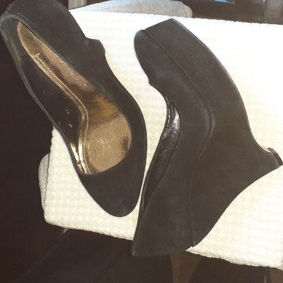 BCBG black suede wedges - Picture 8 of 9